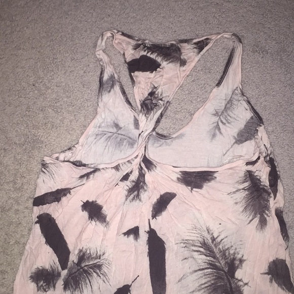 Rock & Republic feather tank - Picture 4 of 4